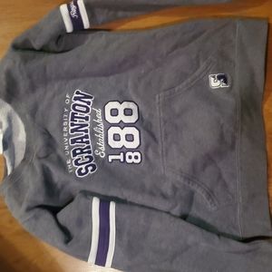 Tops and sweatshirts